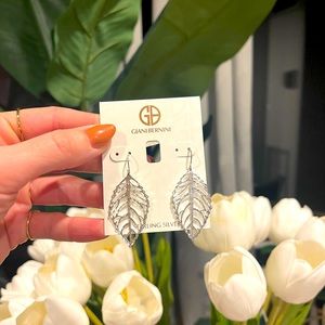Gorgeous dainty sterling silver leaf earrings!